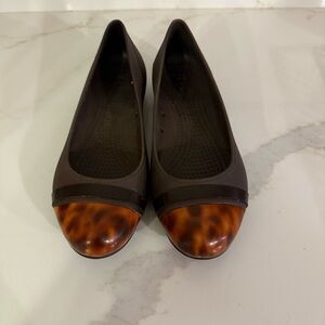 CROCS Cap toe Toortoise Ballet Flats Brown one small flaw